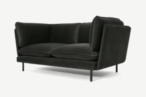 Wes 2-Sitzer Sofa, Samt in Dunkelanthrazit - MADE.com