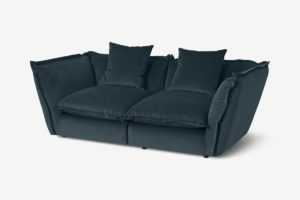 Fernsby 2-Sitzer Sofa, recycelter Samt in Marineblau - MADE.com