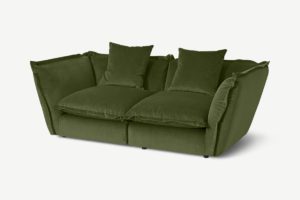 Fernsby 2-Sitzer Sofa, recycelter Samt in Moosgruen - MADE.com
