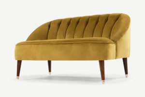 Margot 2-Sitzer Sofa, recycelter Samt in Antik-Gold - MADE.com