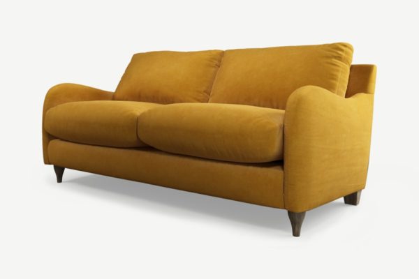 Sofia 2-Sitzer Sofa, recycelter Samt in Senfgelb und helles Holz - MADE.com