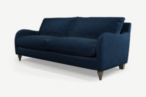 Sofia 3-Sitzer Sofa, recycelter Samt in Marineblau und helles Holz - MADE.com