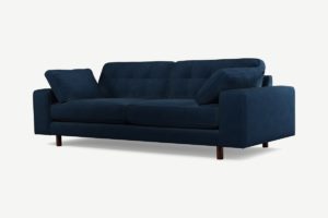 Atkinson 3-Sitzer Sofa, recycelter Samt in Marineblau und dunkles Holz - MADE.com