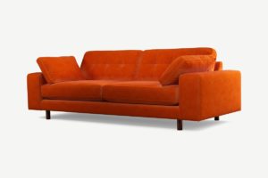 Atkinson 3-Sitzer Sofa, recycelter Samt in Paprika und dunkles Holz - MADE.com
