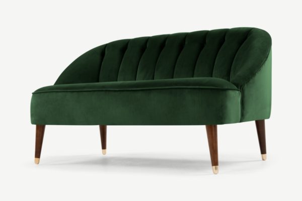 Margot 2-Sitzer Sofa, recycelter Samt in Waldgruen - MADE.com