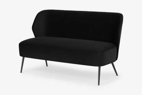 Topeka 2-Sitzer Sofa, recycelter Samt in Solarschwarz - MADE.com